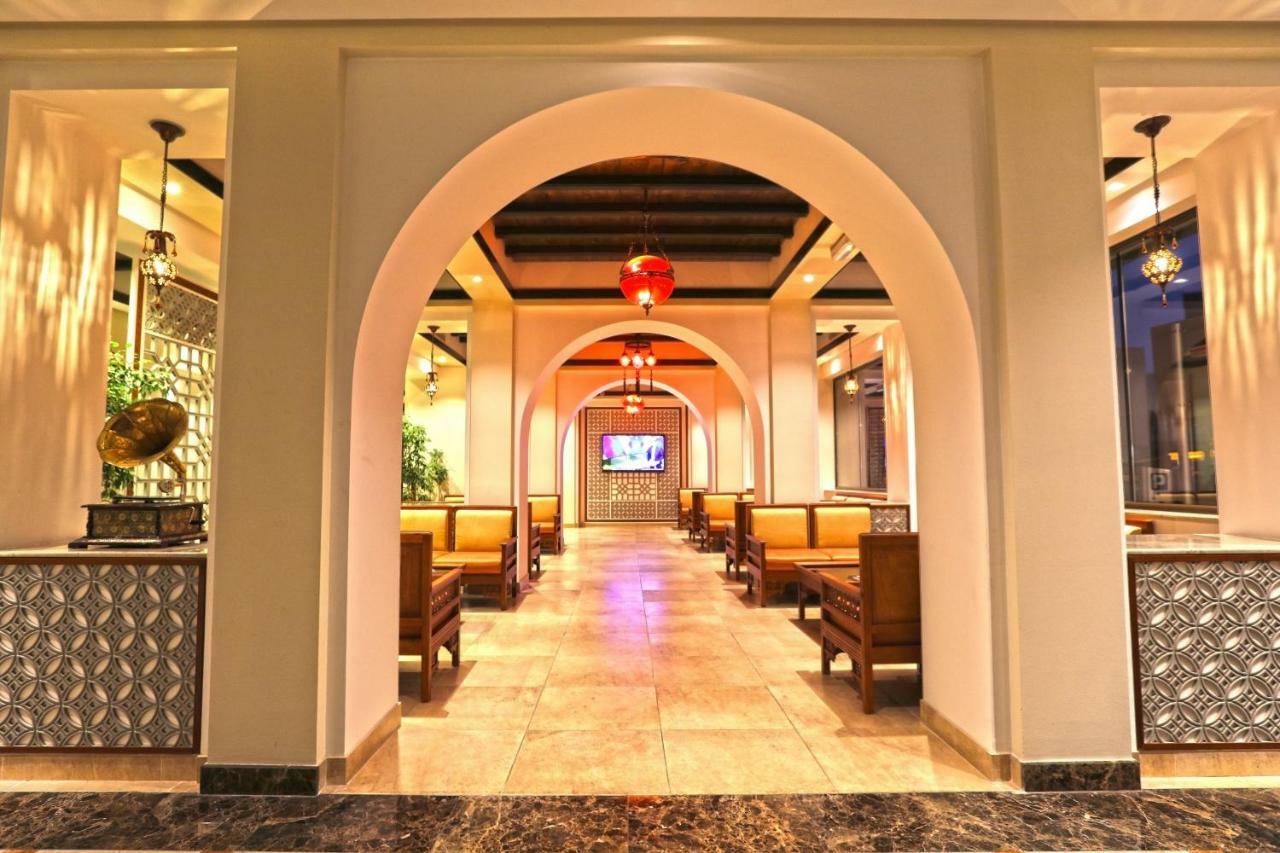 Delmon International Hotel Manama Exterior photo